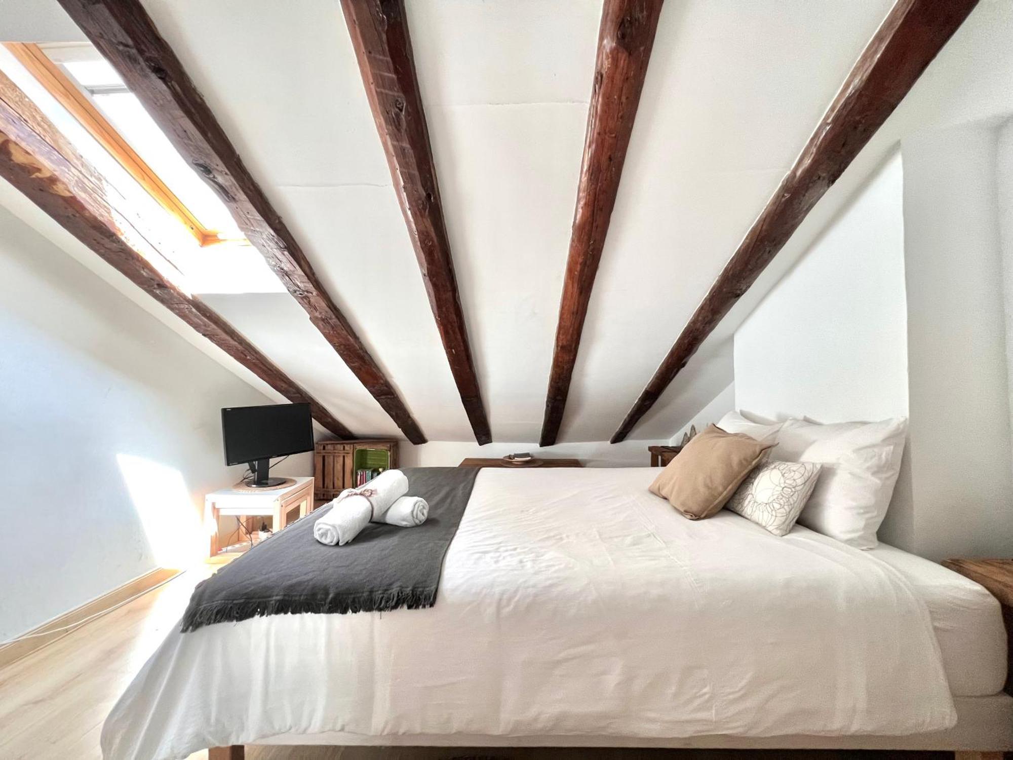 Apartment In Monumental Square Madrid Center — Photos 3